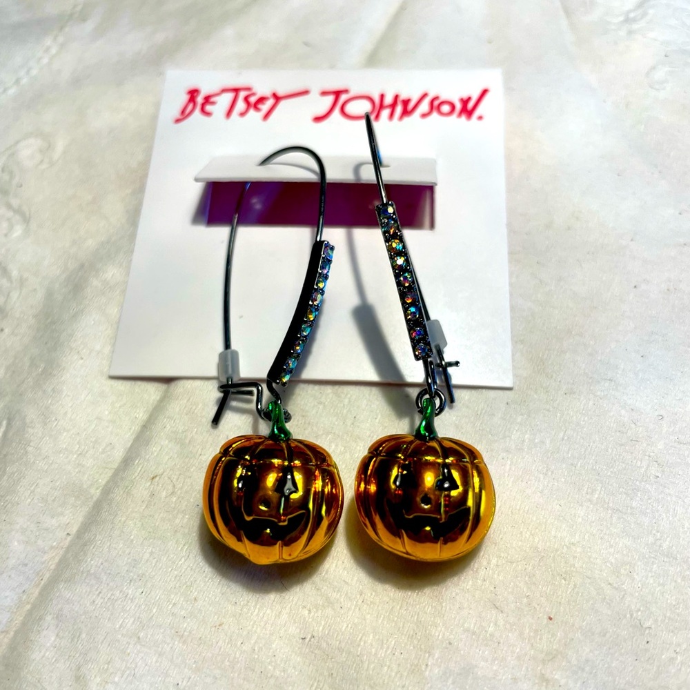 NWT BETSY JOHNSON Orange Jack O’ Lantern Pierced Earrings w/ Iridescent Crystals